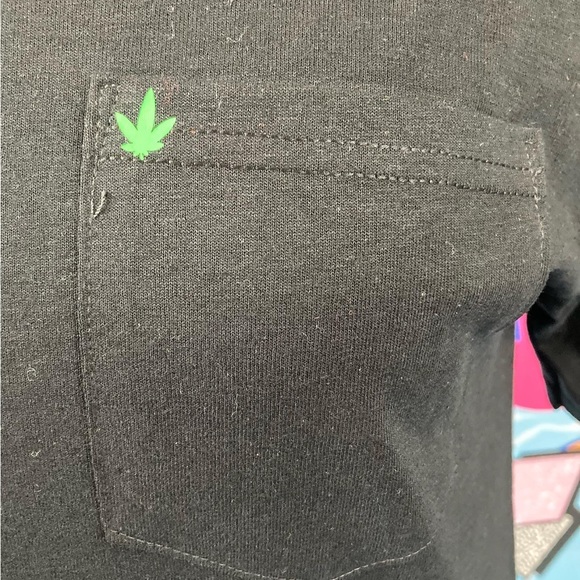 Tiny Leaf Pocket-t - Picture 3 of 3